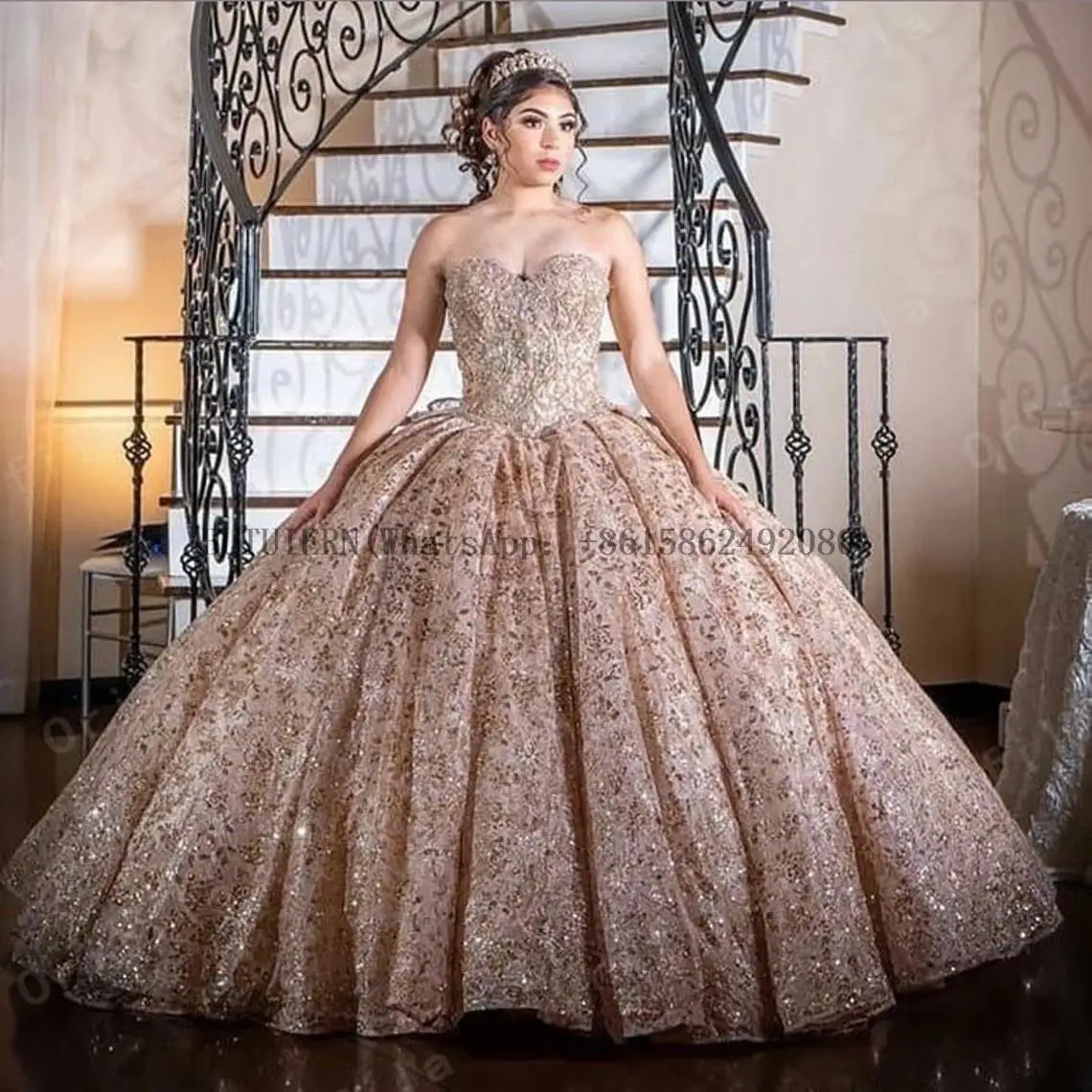 

Блестящие милые платья 16 Quinceanera с открытыми плечами блестками Кружевная аппликация