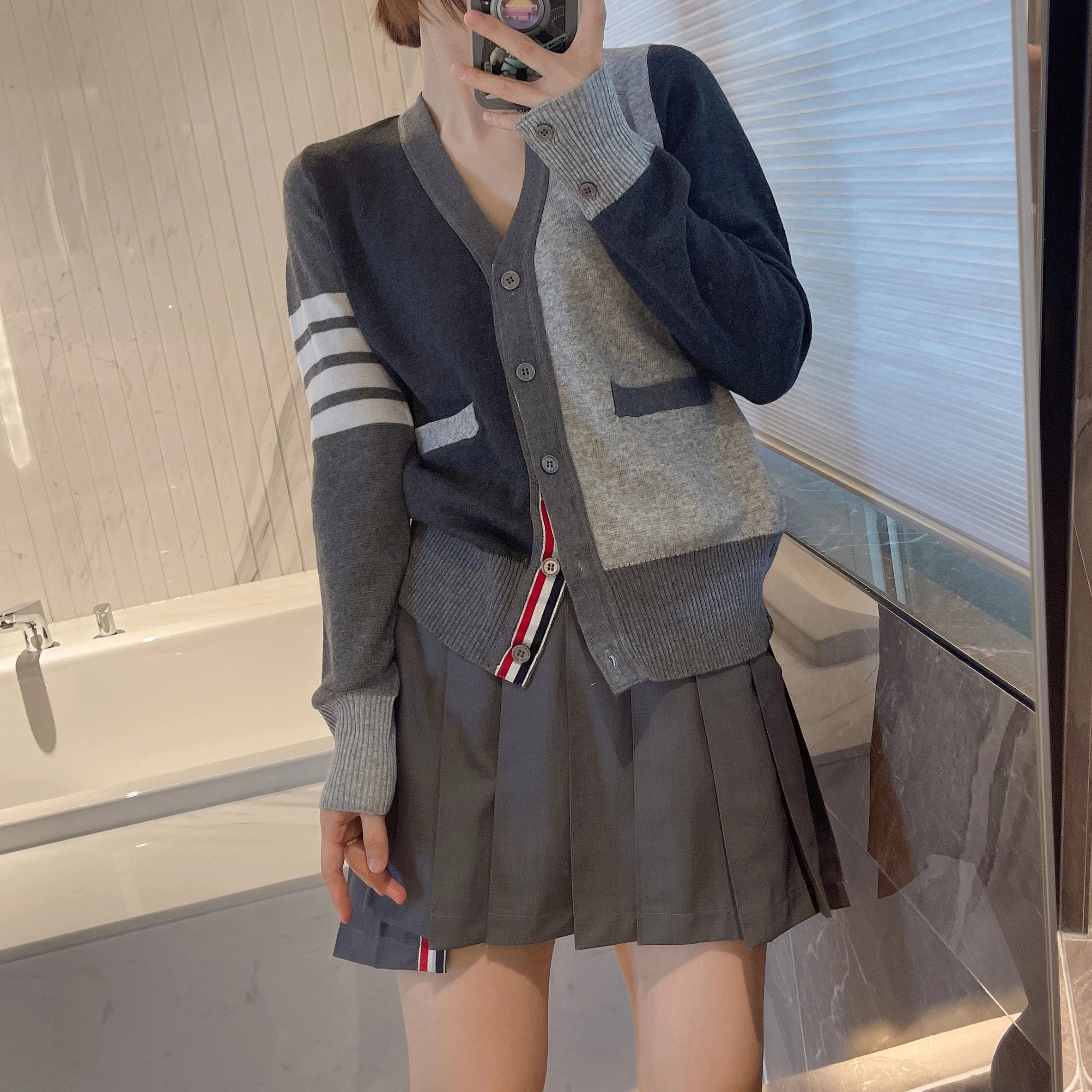 

TB High Quality Korean Fashion Women's V-neck College Style Color Blocking Casual 4-bar Loose Wool Knitting Cardigan Top