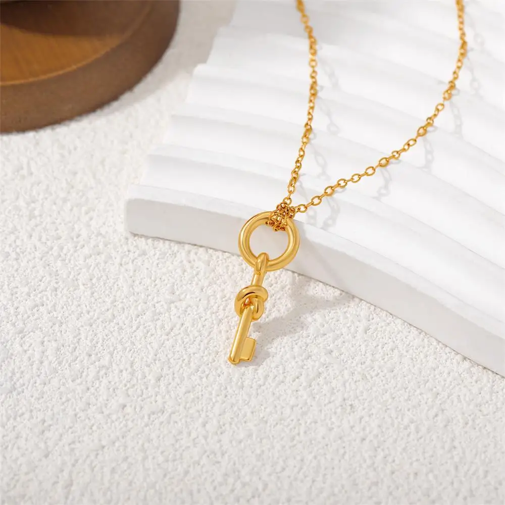 Creative Key Pendant Neckalce Waterproof Gold Color Geometric Knot Sweater Chain Necklaces Classics Designer Jewelry 2025 New
