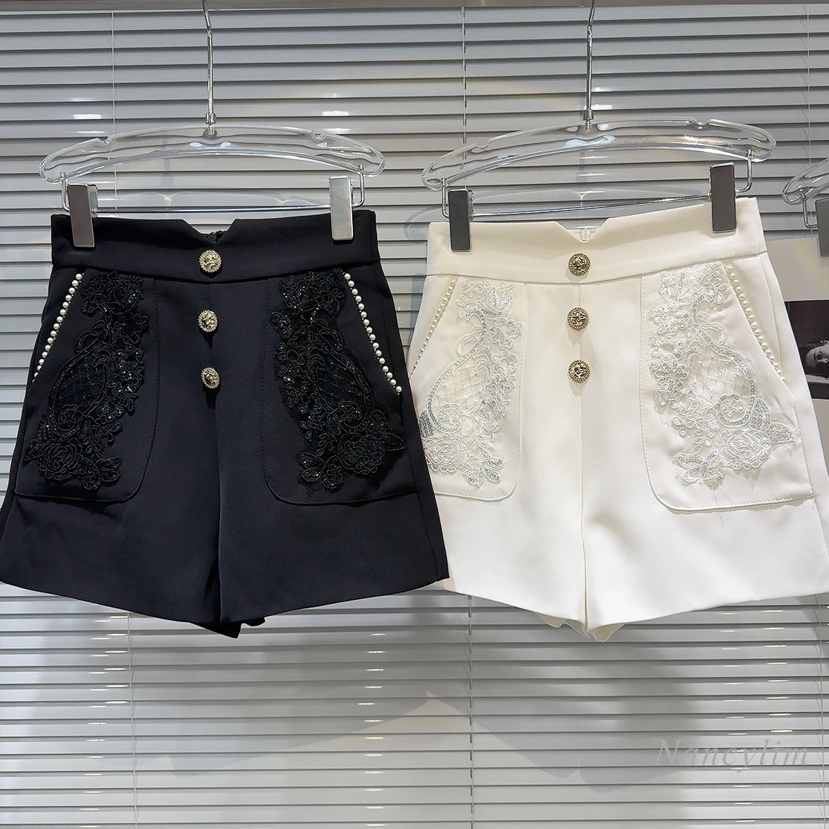 

2024 Summer New Style Metal Buckle Lace Embroidered Elegant Socialite Solid Color Three-Point Suit Shorts for Women