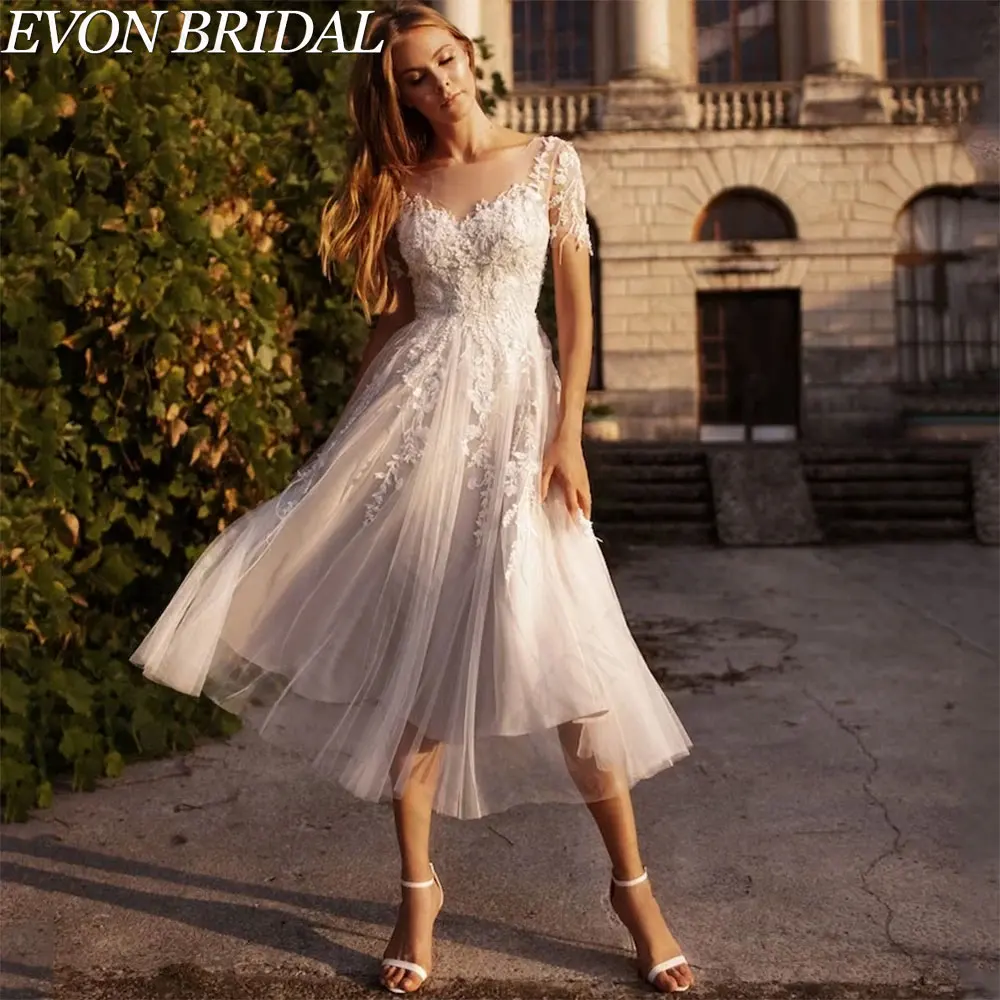 

Элегантное кружевное платье EVON для невесты с аппликацией, Роскошные вечерние платья с круглым вырезом и коротким рукавом, платья длиной ниже колена на пуговицах для торжестваЭлегантное кружевное платье EVON для невес