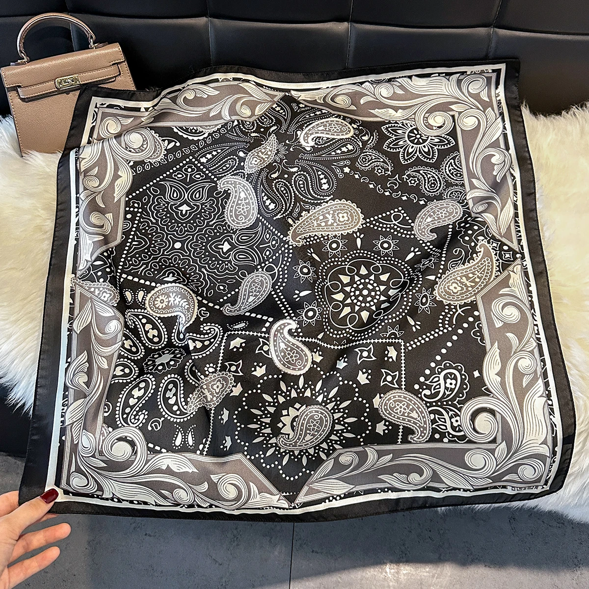 2025 New Fashion 70X70cm Women's Scarf Silk Paisley Print Scarf Square Shawl Decorative Headband Neck Luxury Design Bandana