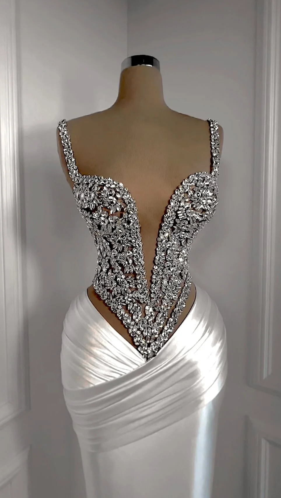 Nicolle Charming Spaghetti Straps Evening Dresses for Women Rhinestones Pageant Celebrity Dresses Vestidos De Gala Customized 2