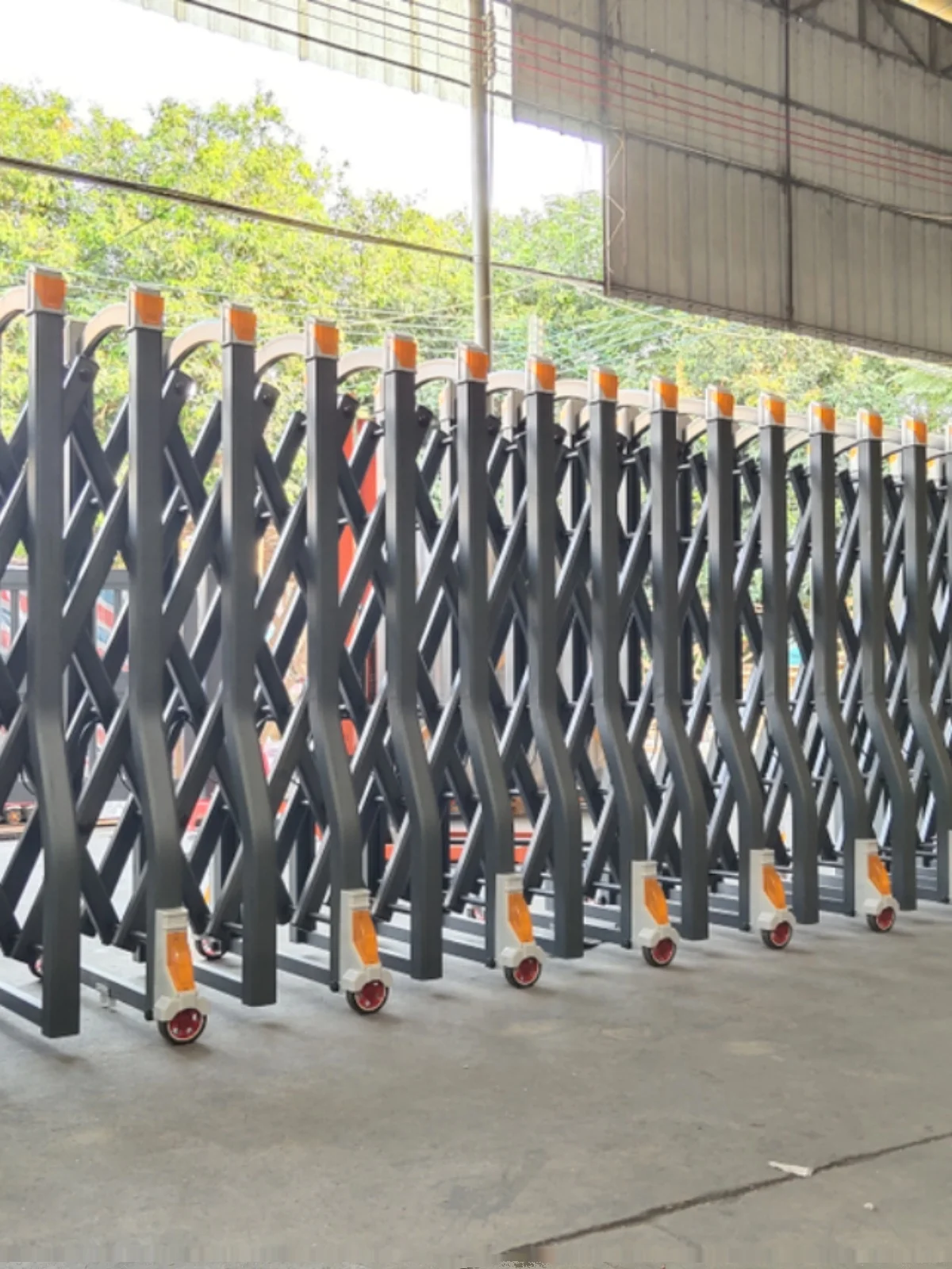 Yisu aluminum alloy electric telescopic door, electric gate, automatic contraction folding door, kindergarten community 2