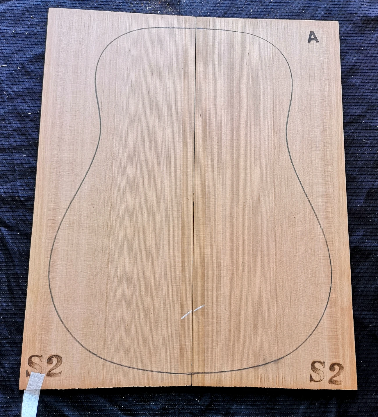 

A / B Grade Red Cedar Solid w Guitar Top 41 Inch DIY Guitar Panel Handmade Guitars Making Material 4.5*220*550mm(2pcs)