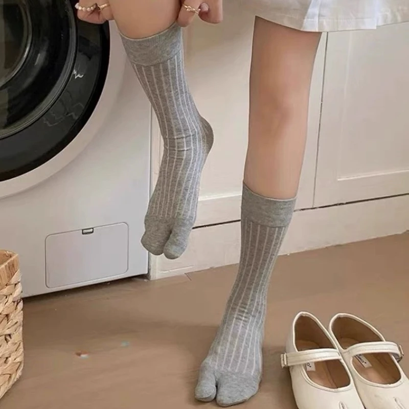 

High Quality Combed Cotton Split Toe Socks Unisex Comfortable Cotton Two-Toed Socks Japanese Harajuku Men Women's Tabi Socks