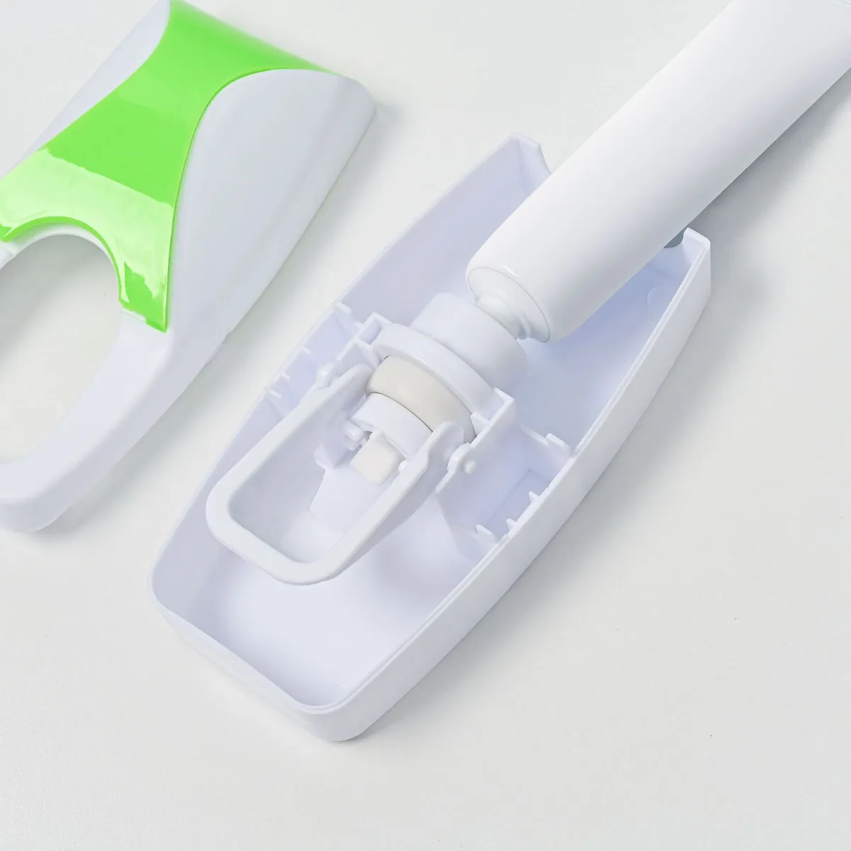 Automatic Toothpaste Dispenser Wall Mount Dust-proof Toothbrush Holder Wall Mount Bathroom Accessories Set Squeezer 2PCS