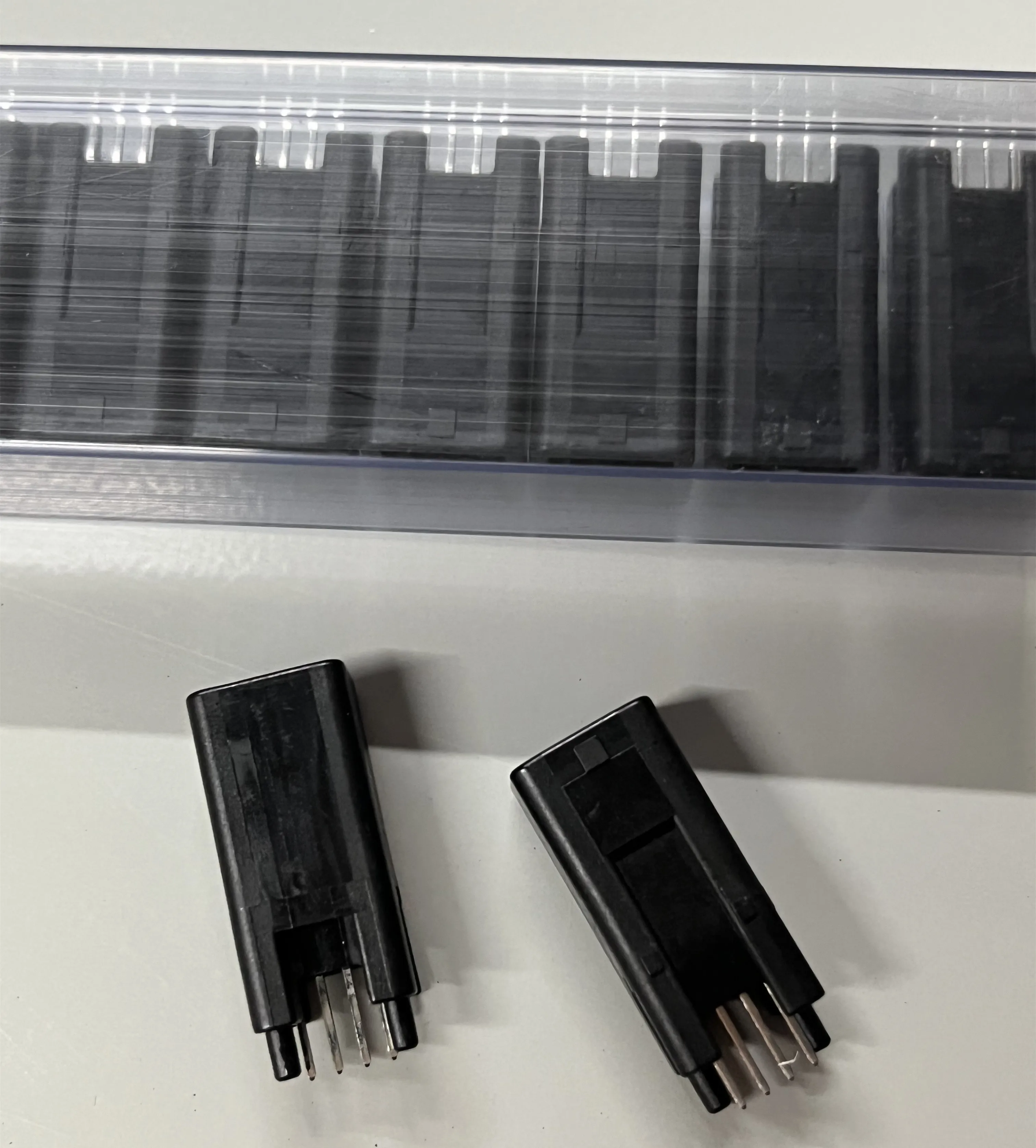 

40/80/120 шт. оригинальный разъем 1376515-1 поставляется с TE 10K, один катушечный гнездовой зажим