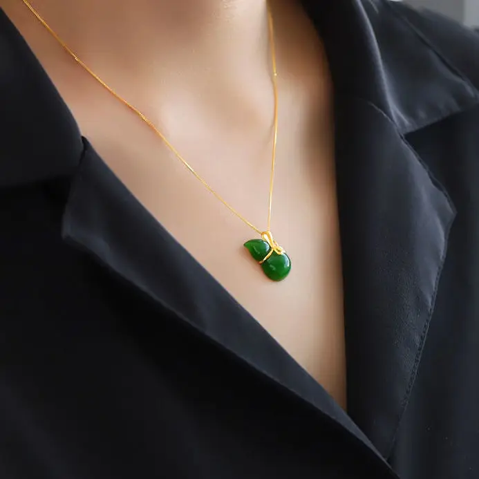 Pendentif Chinois Vintage En Argent Massif Avec Jade - Collier Mi-long - Occasion