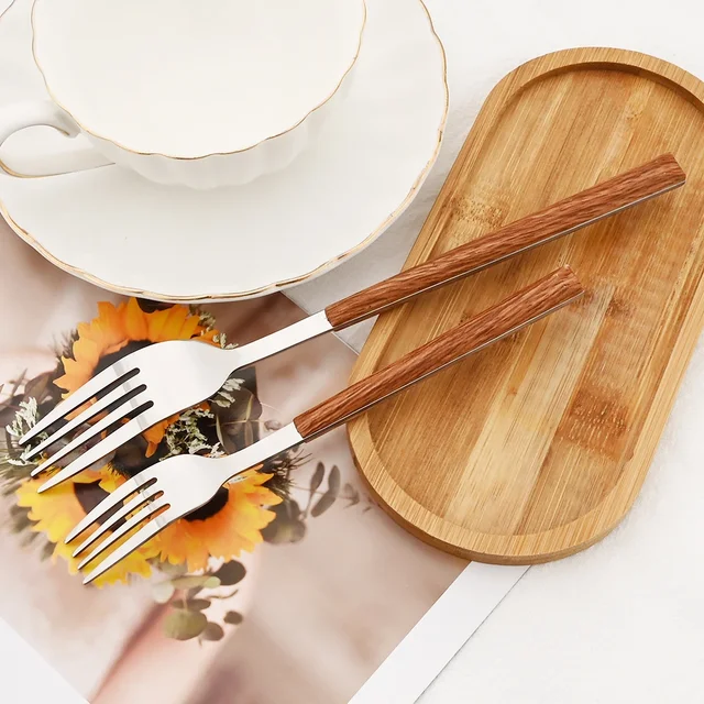Wood-Handle Cutlery Set 5