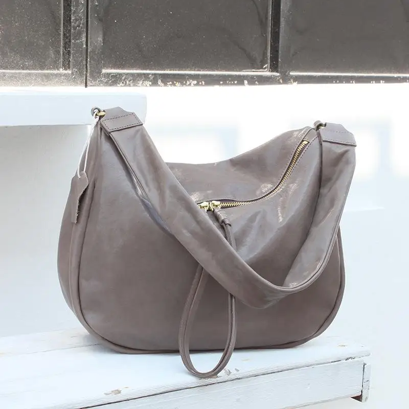 thumbnail image 1 of Bolso de hombro de piel de vaca de gran capacidad con forma de concha, estilo europeo y americano, informal, sencillo y versátil, para desplazamientos diarios, 1 of 5