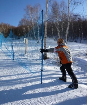 Polyester Polyethylene ski net ski slope protection net with poles support