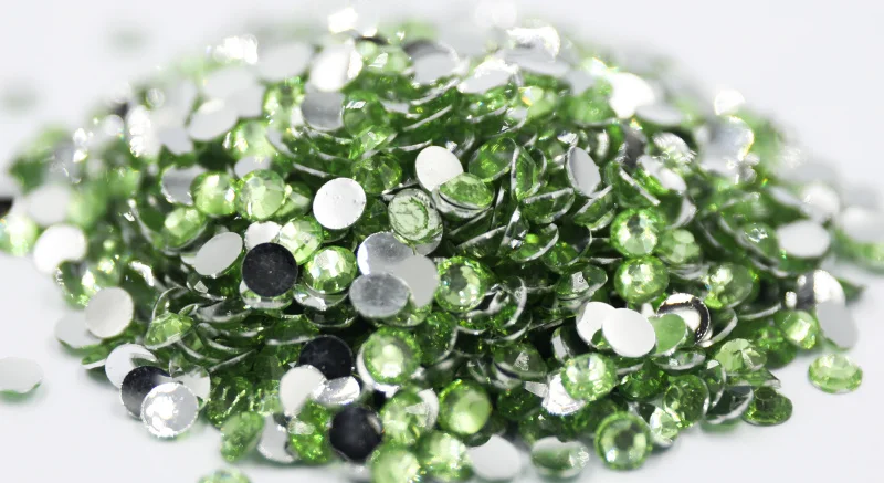 

Peridot Color 3~6mm Factory Flatback стразы Resin Non hotfix Rhinestones in Bulk Package Plastic Nail Art Decoration for Garment