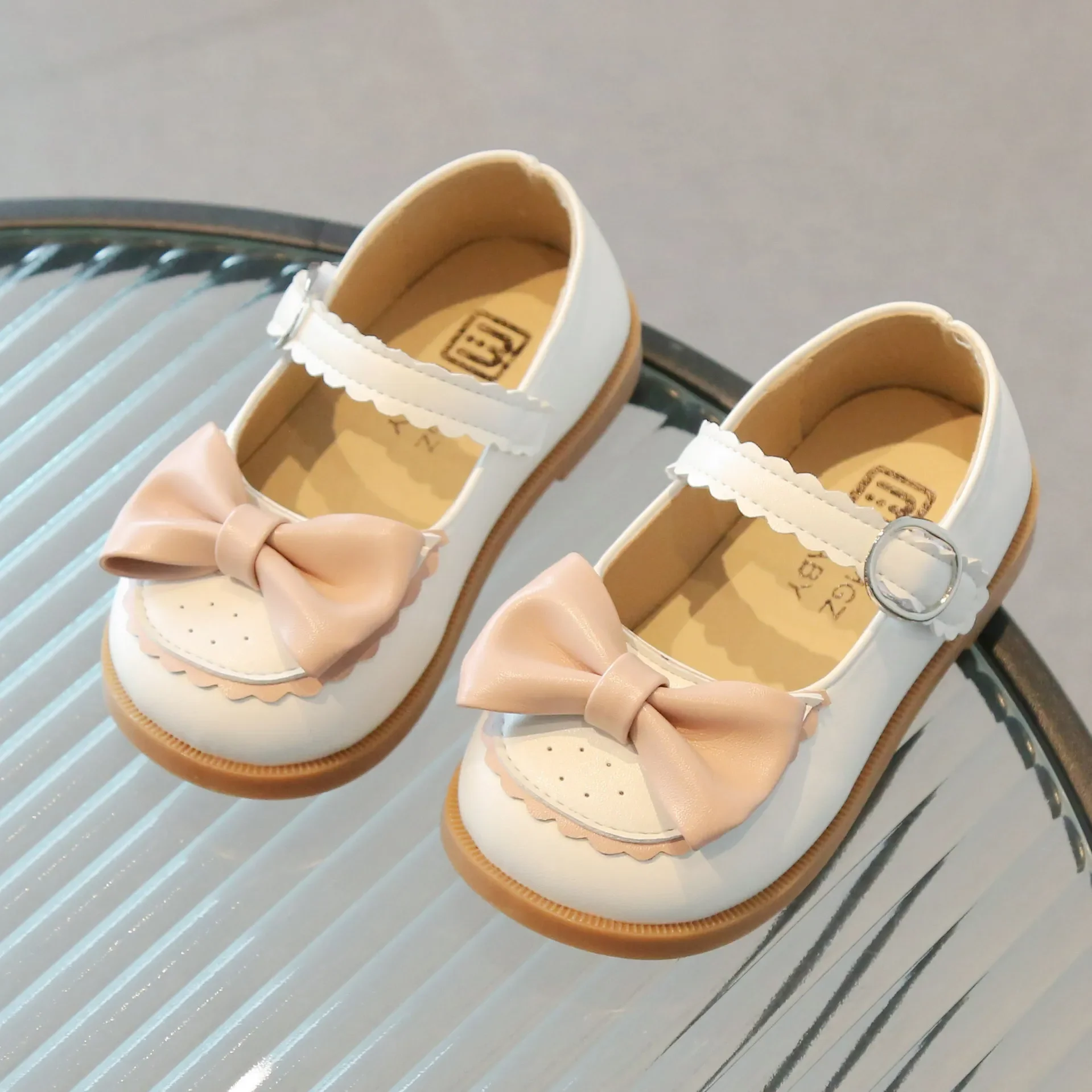 

Spring Girls' New Round Head Anti Slip Soft Sole Small Leather Shoes Fashion Shallow Breathable Flat Bottom Princess Shoes