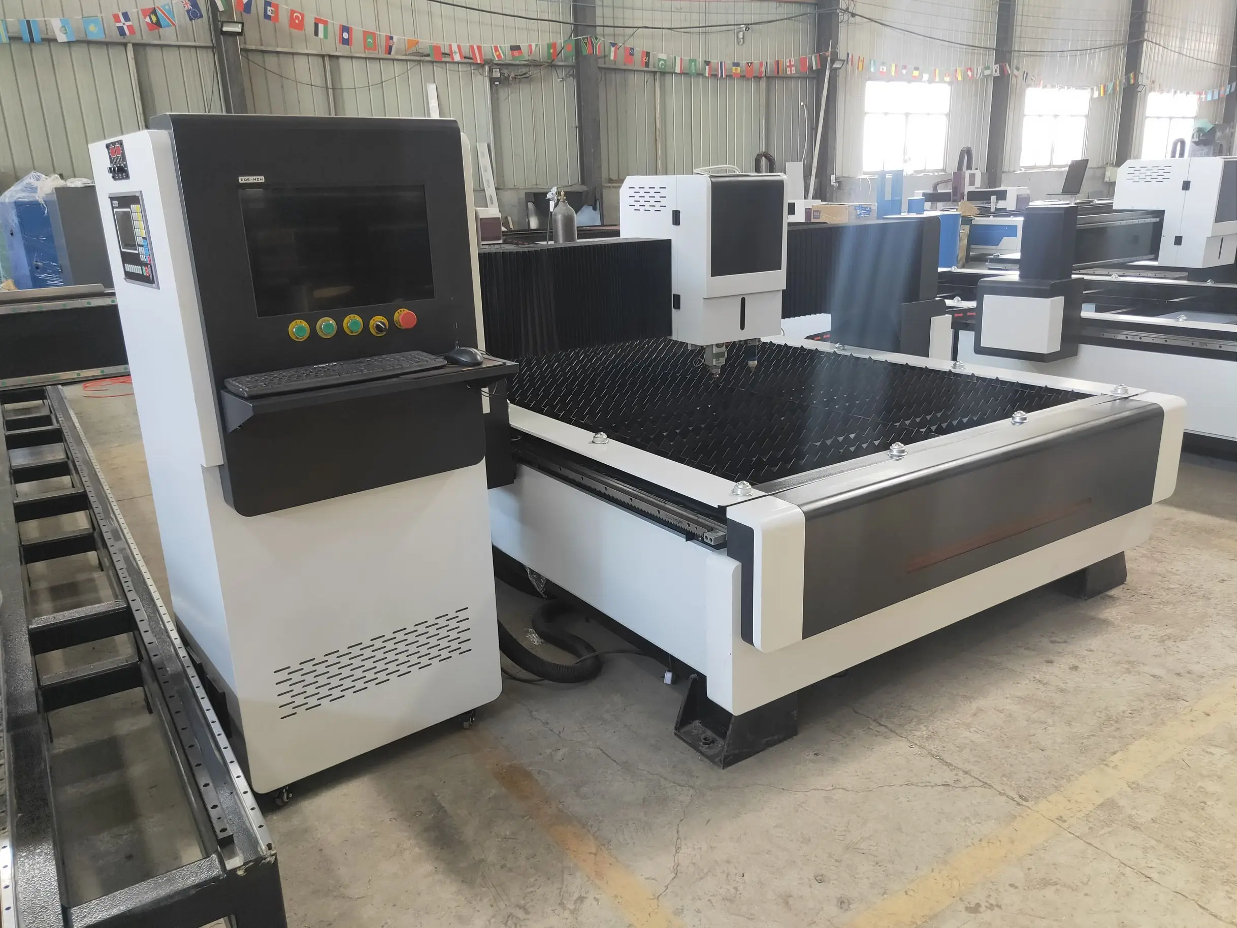 New design plasma and fiber two heads machine for cutting metal from 0.2-40mm with good price 3