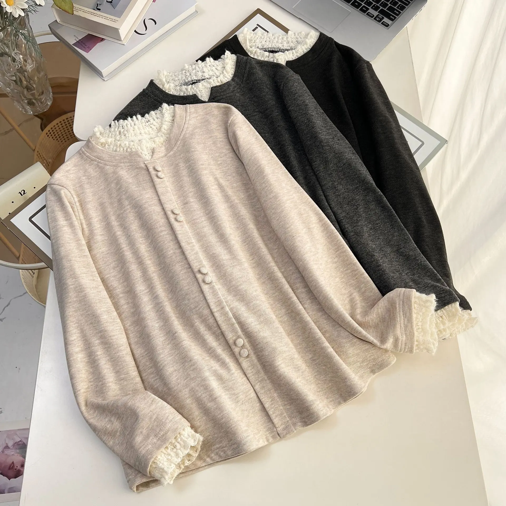 XXXXL Fashion Plus Size Woman Clothing T-Shirt New Autumn And Winter Style V-neck Lace Ruffled Collar Fleece Warm Inner Top 2553