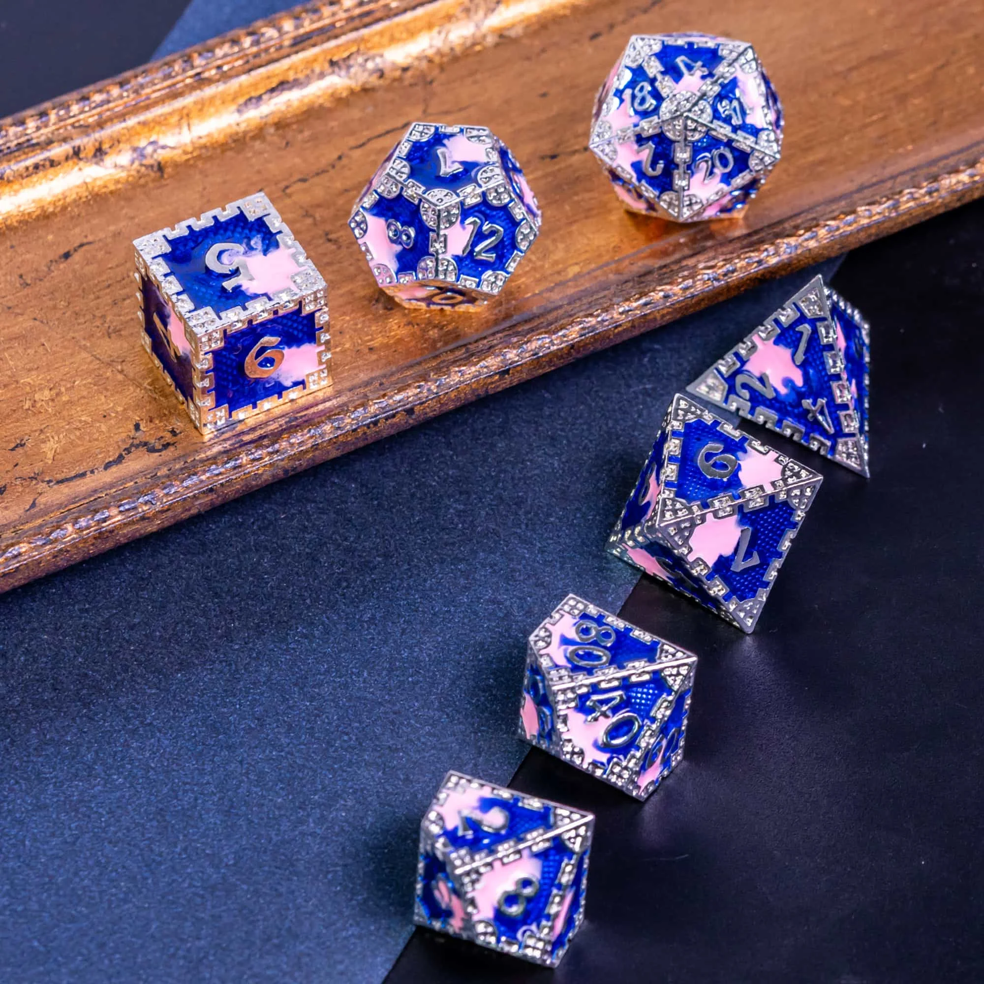 Cusdie DND Metal Solid Dice Dragon Pattern 7Pcs D4-D20 Polyhedral Dice Set For D&D Role Playing Game Pathfinder Board Games game dice dice set acrylic dice