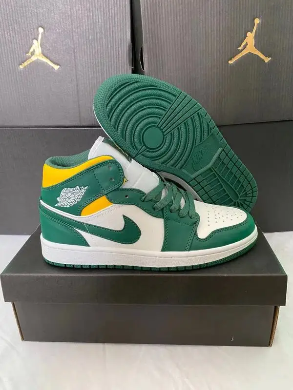 2022 New Nike Air Jordan 1 Original Men's Basketball Shoes Original Women High-top Comfortable Sports Sneakers 555088-140