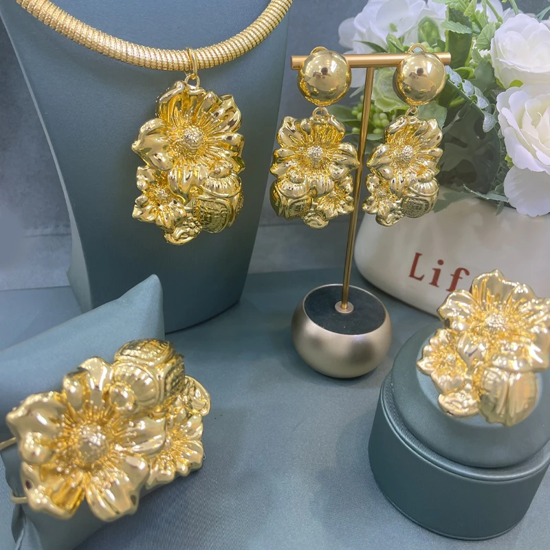 

Jewelry Set Fashion Woman 24k Gold Plated Necklace Bangle Jewelry Flower Shape Chain Pendant Copper Earring Square Ring Gift