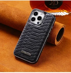 Luxurious Electroplated Python Texture Leather Phone Case with Flannel Lining - iPhone 14 (Black)