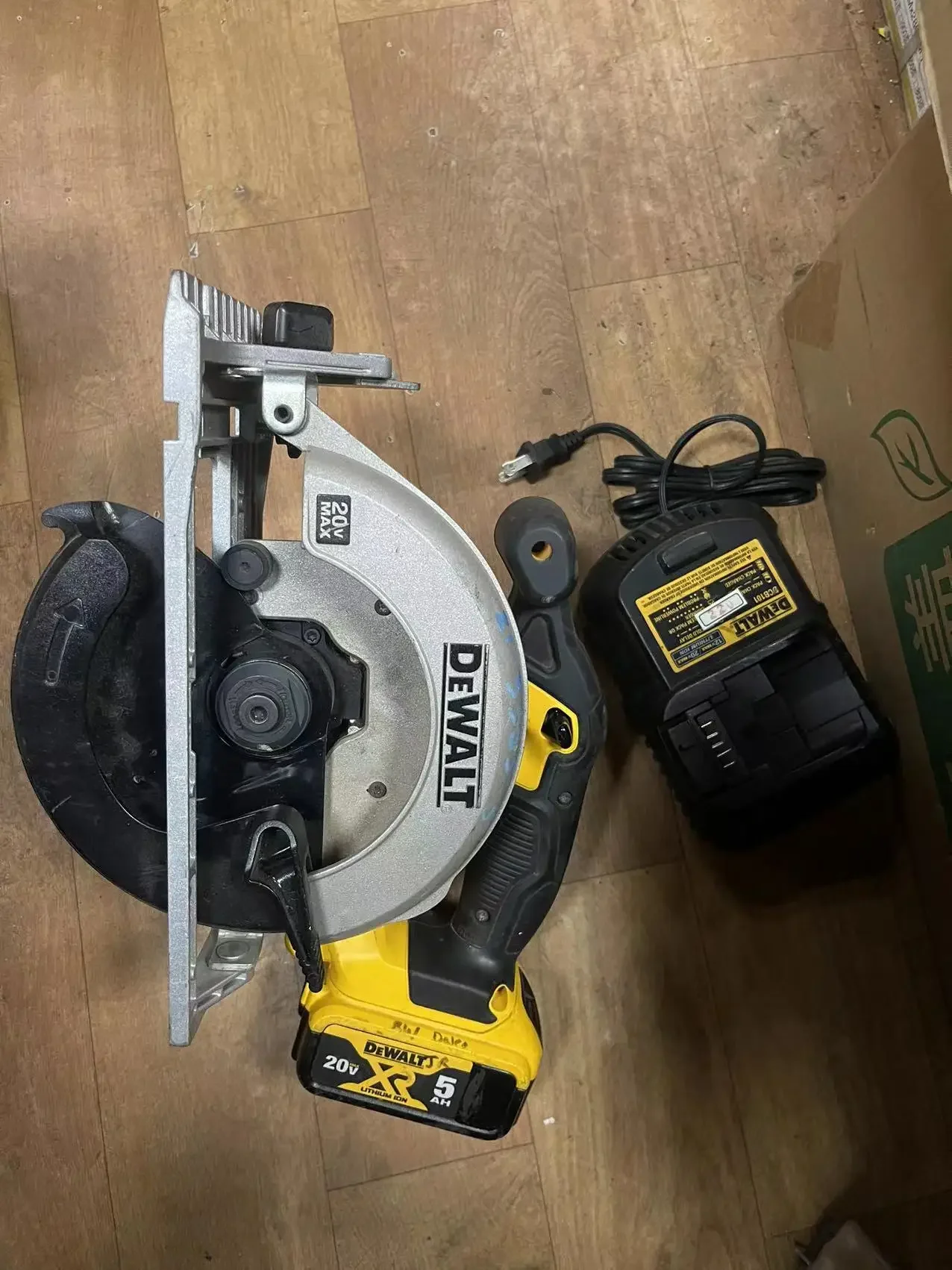 

DeWalt DCS391N 18v XR Li-ion Cordless 165mm Circular Saw ,SECOND HAND,WITH 5AMP BATTERY AND CHARGER