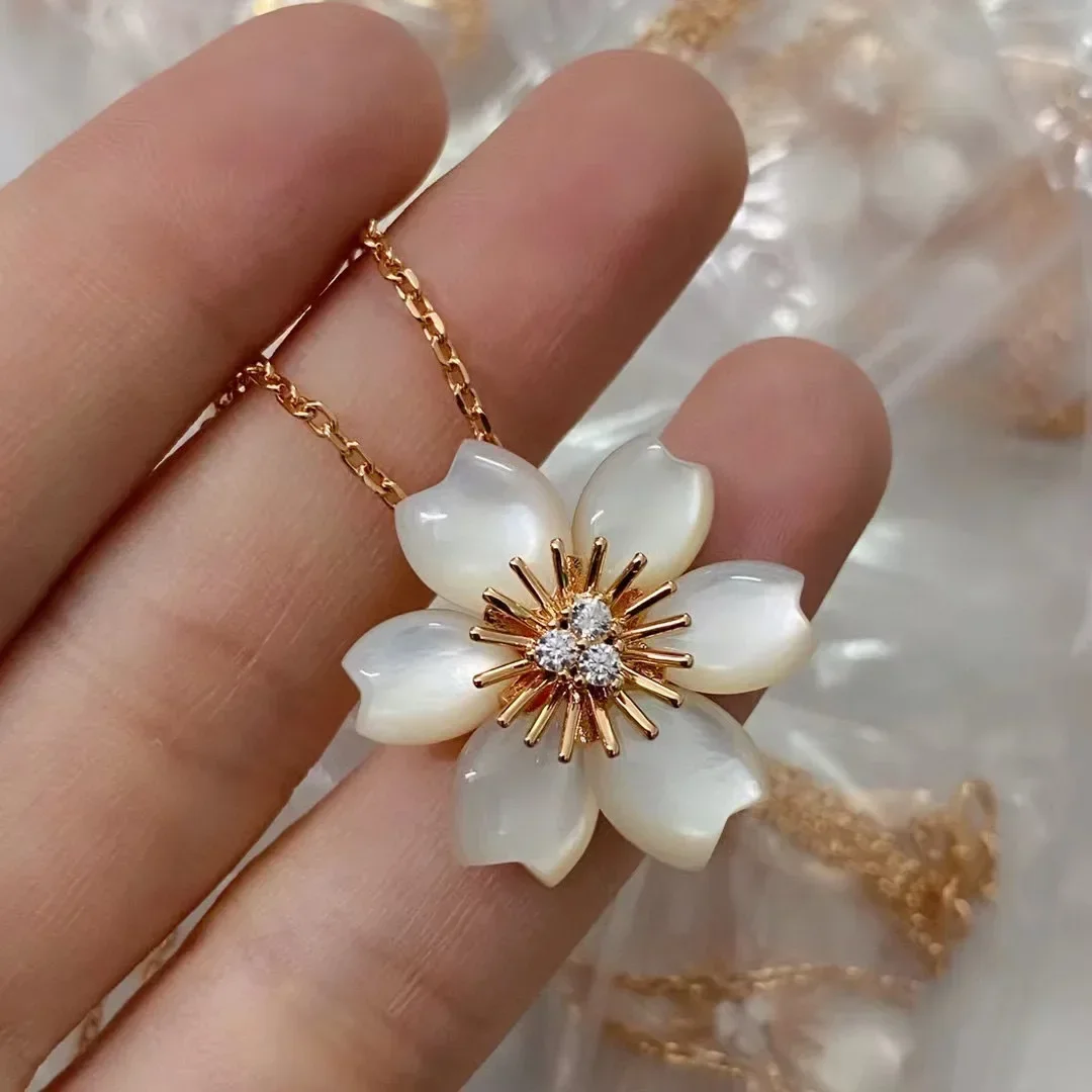 

Luxury brand new design six-leaf shaped white shell pendant necklace women's fashion sunflower jewelry