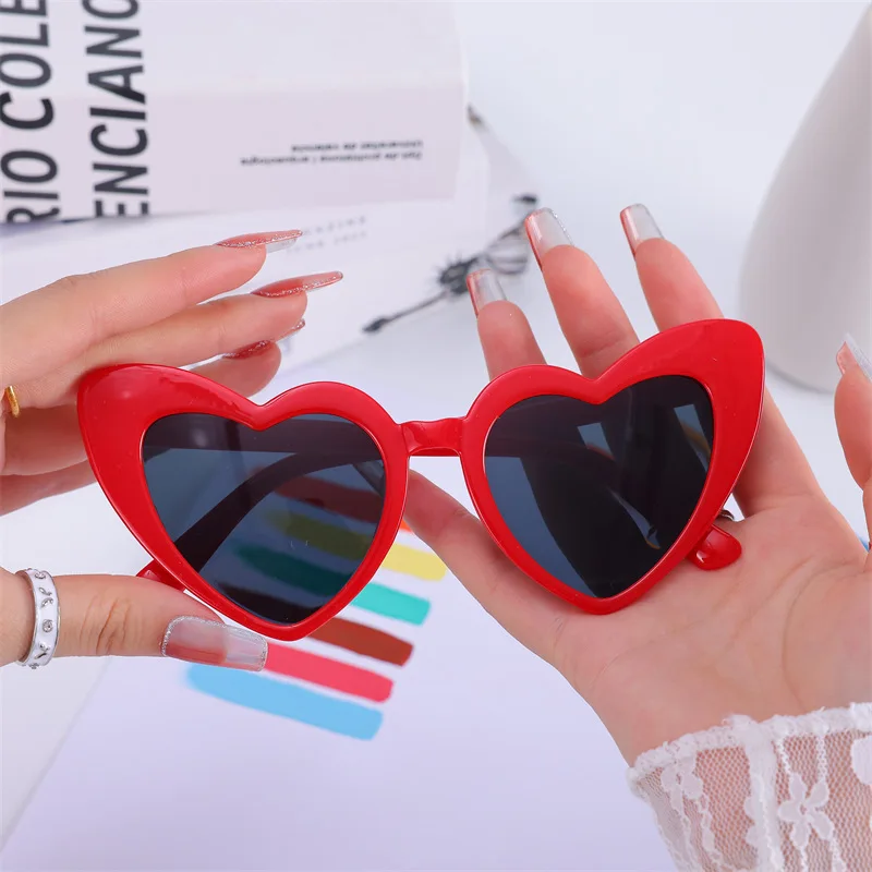 Heart Shaped Sunglasses for Women Retro Cat Eye Sunglasses Wedding Engagement Decoration Shopping Traveling Party Accessories