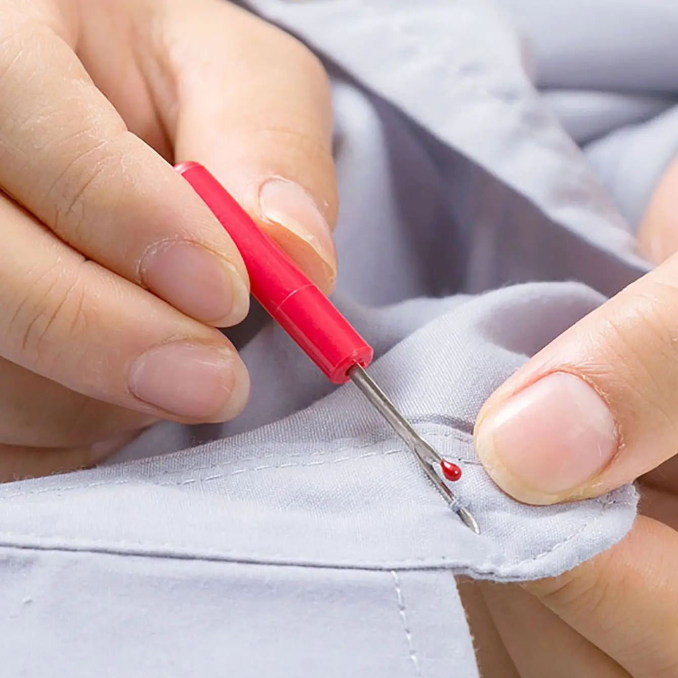 Set of 27 Sewing Kit Including Needle Thread Measure Scissor Threader Sewing Tool Accessories Zipper Bag for Home Adult TS2