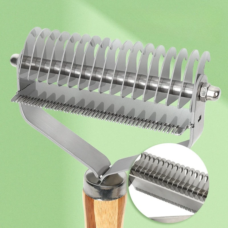 Haustierreinigungsbürste aus Edelstahl mit Holzgriff für Hunde.