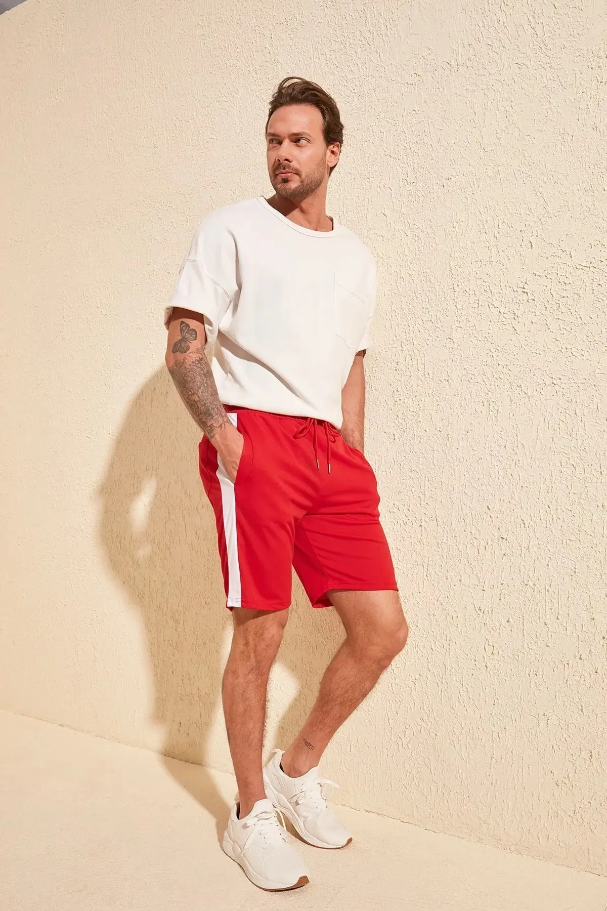 black casual shorts Trendyol Men Panelled New Shorts & Bermuda TMNSS20SR0105 maamgic sweat shorts