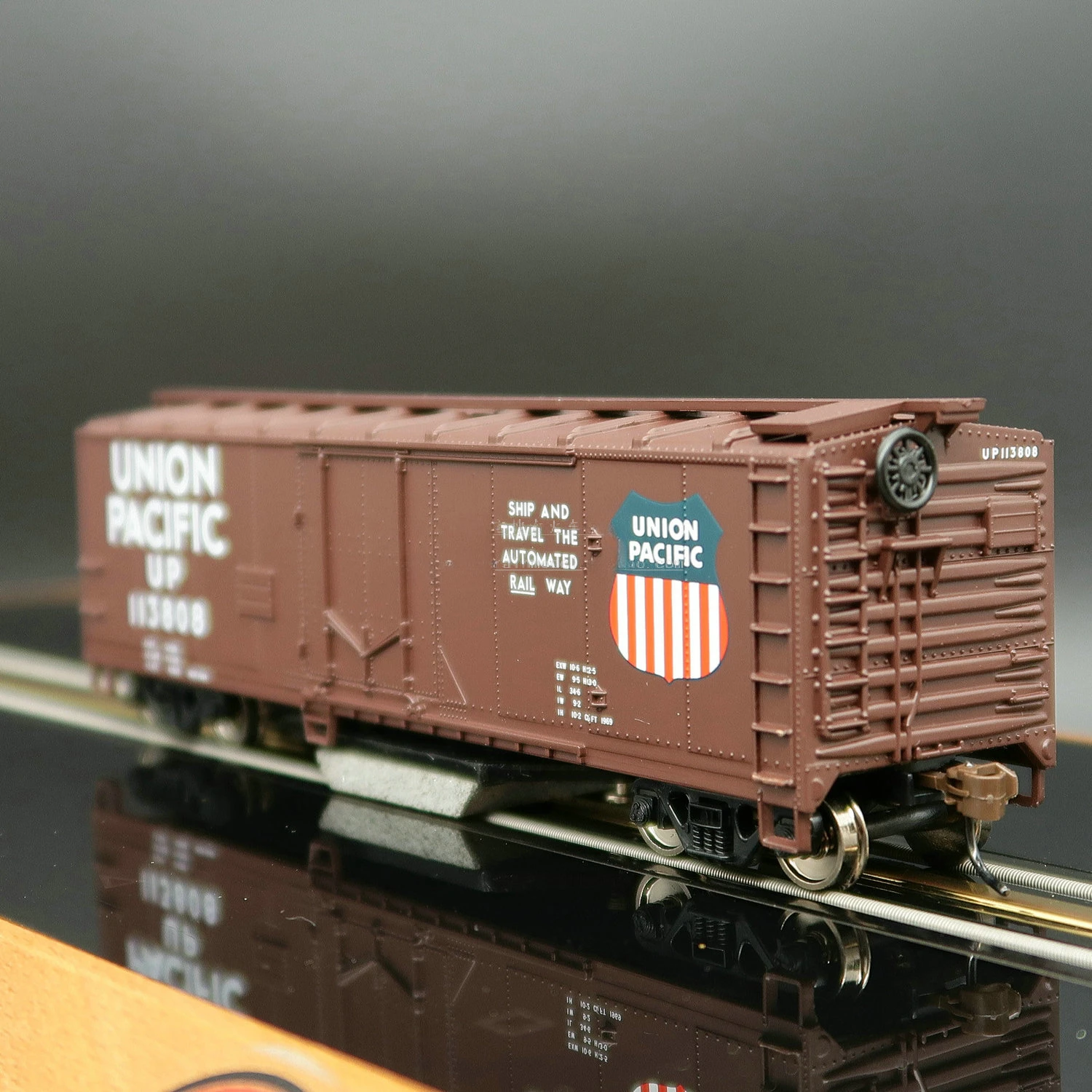 

HO Type 1/87 Train Model WALTHERS 931-1756 Rail Cleaning Car with Multiple Options for Track Cleaning Train Model Toys