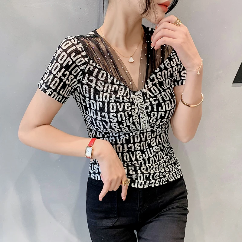 

Черная летняя футболка в Корейском стиле, шикарные пикантные Лоскутные Женские топы с принтом букв и стразами, универсальные футболки с коротким рукавом, новинка 431929