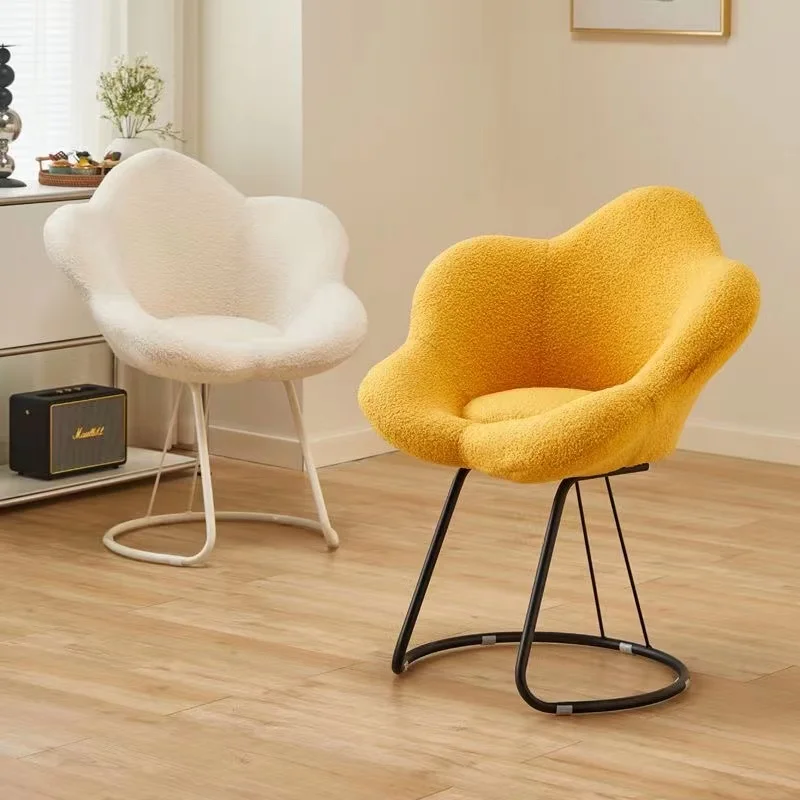 Silla de maquillaje con respaldo de terciopelo de cordero para dormitorio de niñas, de pétalos cómoda silla para manicura, tocador de celebridades de Internet