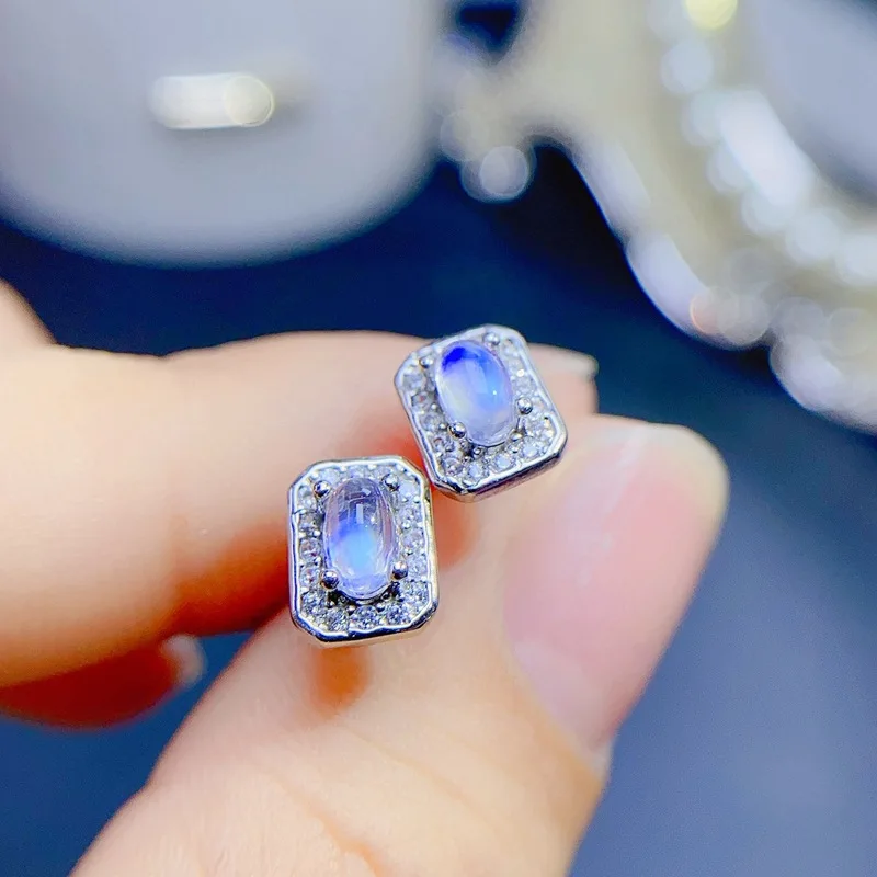 

Женские серьги-гвоздики из серебра 925 пробы с лунным камнем