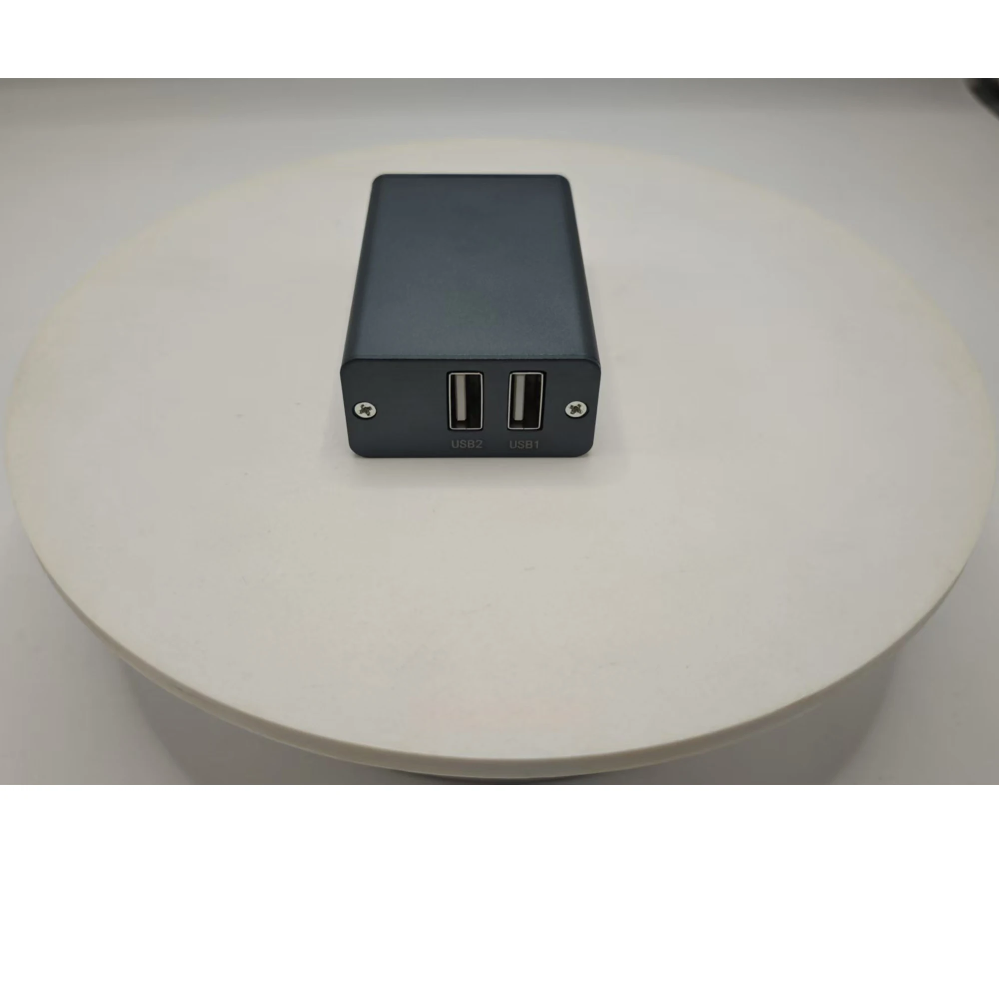Adaptateur UVC vers HDMI pour Caméra Action - Sortie 4K30, vue en gros plan des ports HDMI et USB.