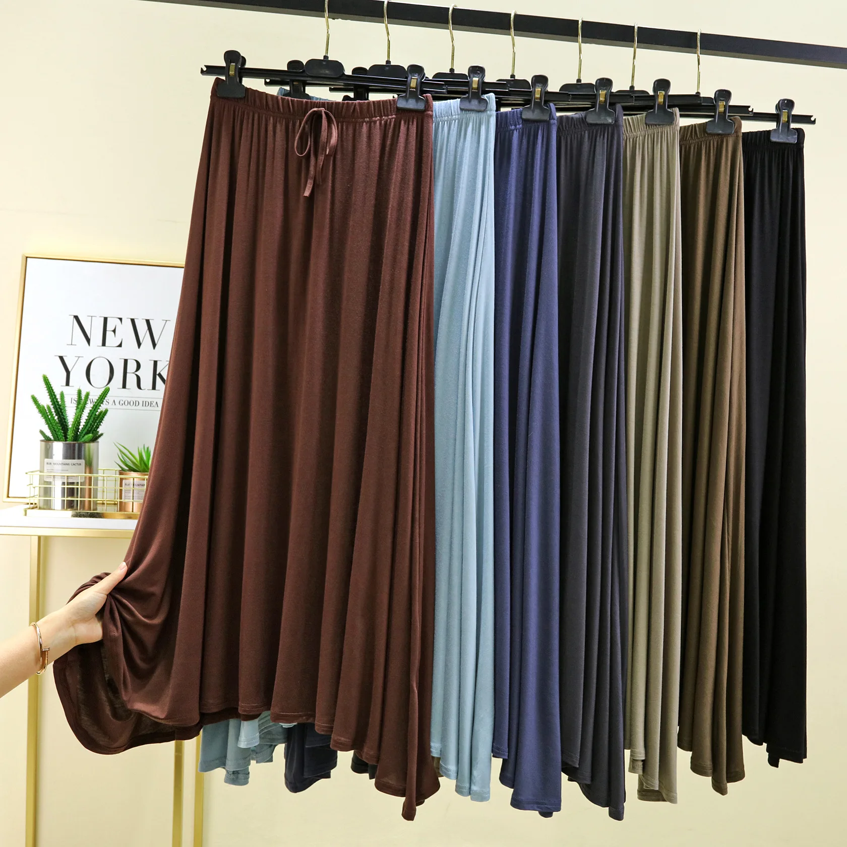 

Тонкая трапециевидная длинная юбка, однотонная летняя юбка с драпировкой из модала, женская черная юбка, уличная одежда