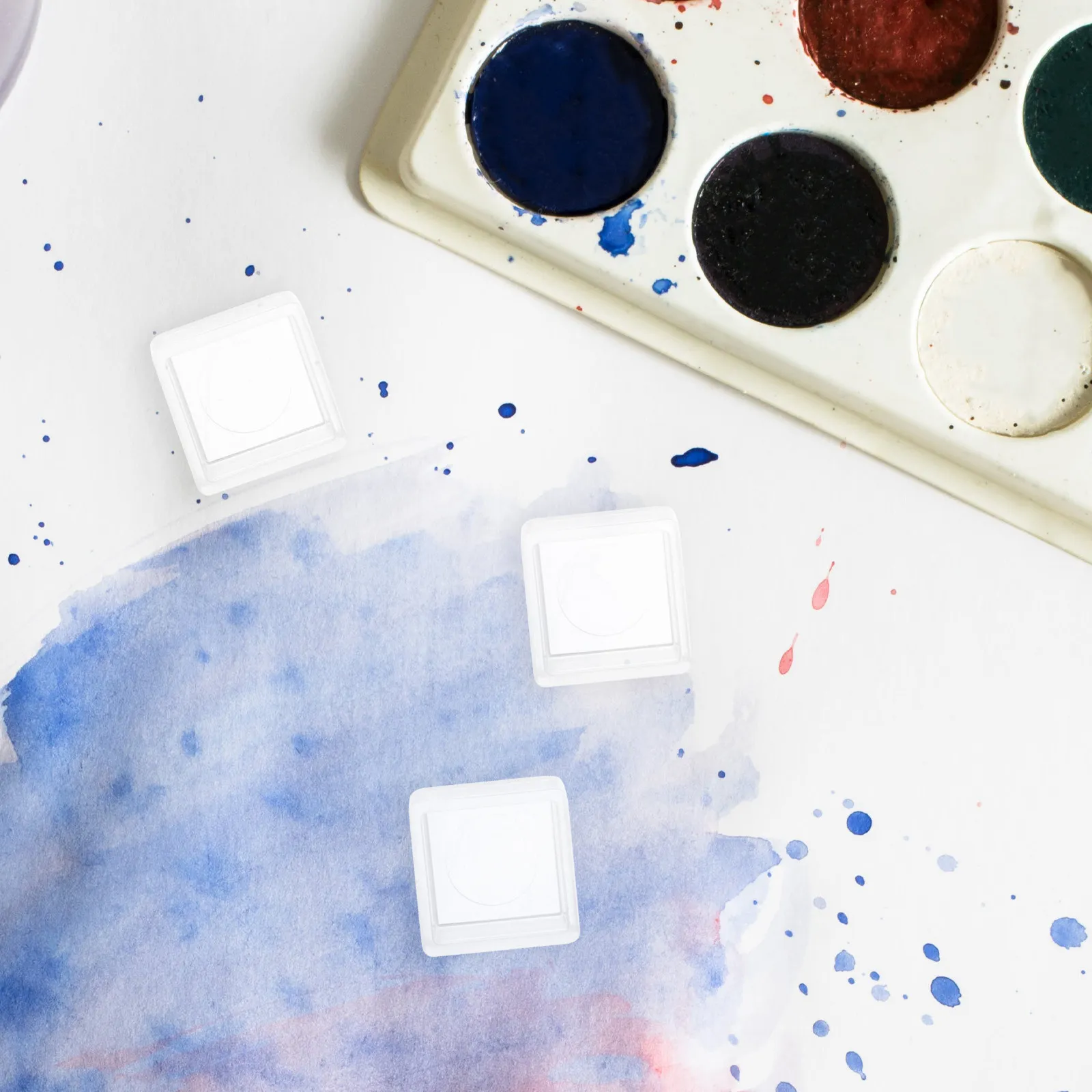 25Pcs 빈 수채화 하프 팬 DIY 예술가를위한 플라스틱 팔레트 학생 초보자 경량 재사용 가능 간편한 청소 광택