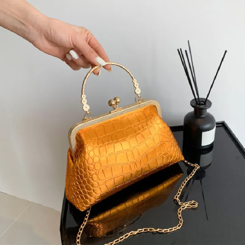 Bag Women's Crossbody Shoulder Handbag Y2k Female New French Retro Style Fashion Dinner Chain Shell Clutche Dermatoglyph Party