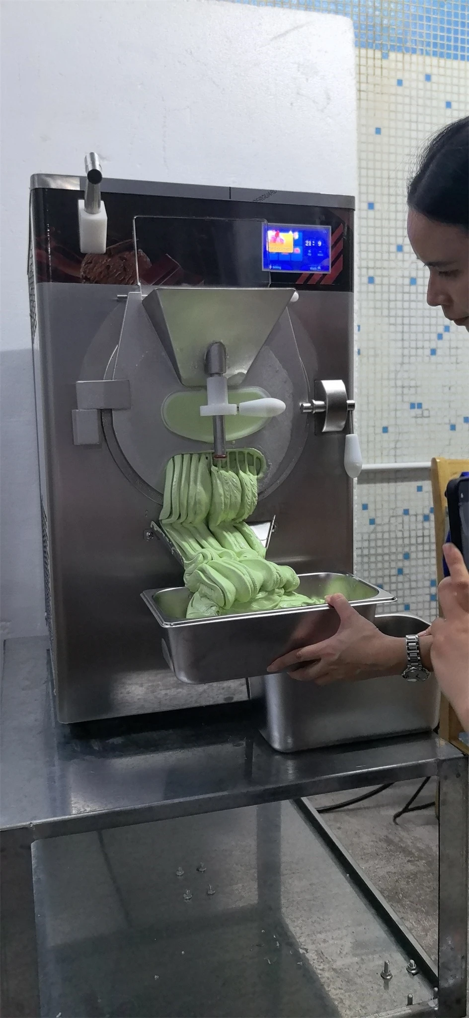 Mvckyi Commercial Hard ice cream machine Table Top Ice Cream Machine For Ice Cream Equipment Batch Freezer 3