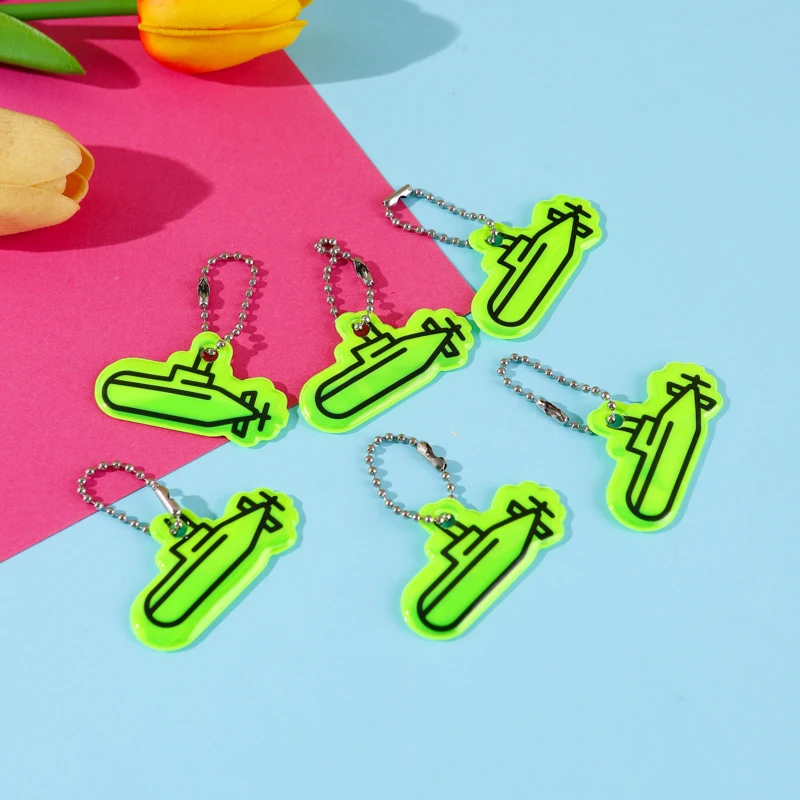 10PCS 형광 녹색 잠수함 모델 반사 펜던트 학생 책가방 장식 친구 교환 선물