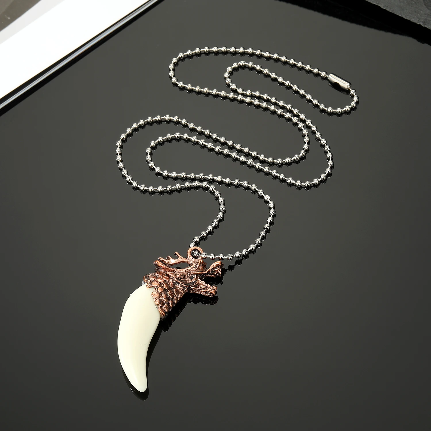 1PC New Domineering Simulation Wolf Tooth Necklace Retro Punk Tiger Head Pendant Necklace Men's Sweater Chain Jewelry