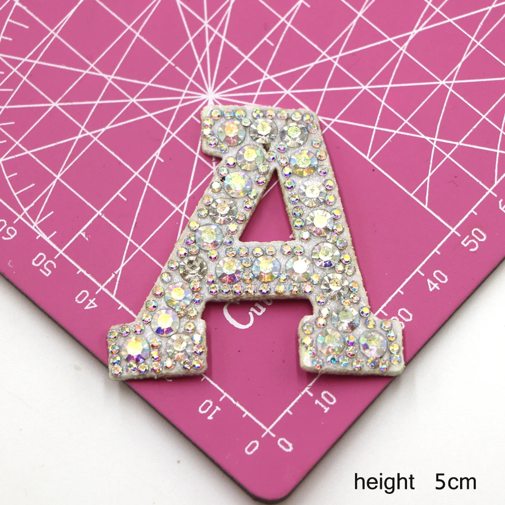 1PC A-Z Aufbügeln Weiß Strass Englisch Brief Patches Hochzeit Kleidung Handwerk DIY Party Handwerk NähenPersonalisierte Buchstaben Patches – Detail 1