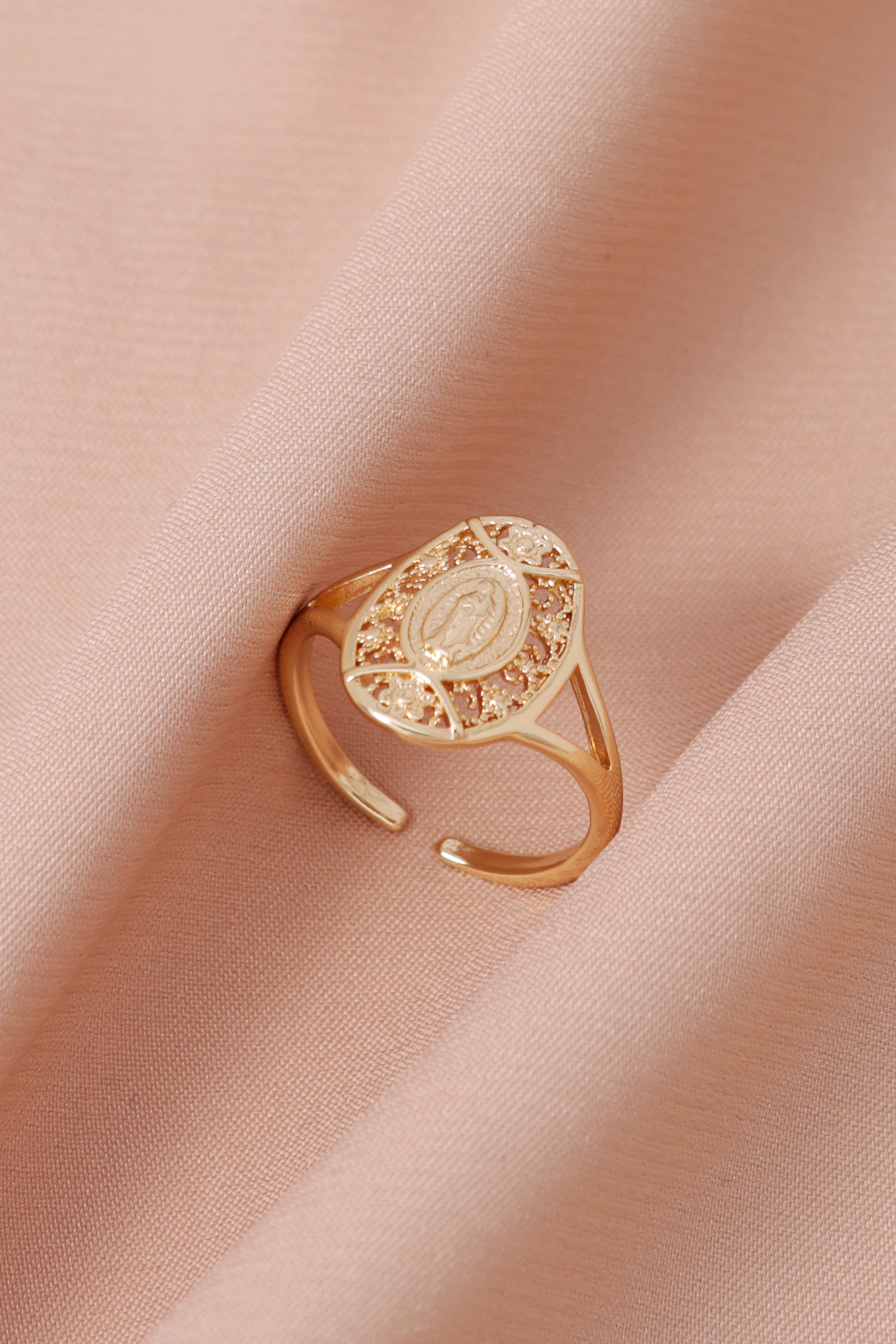 Minimalist Virgin Mary Pattern Hollow Ring