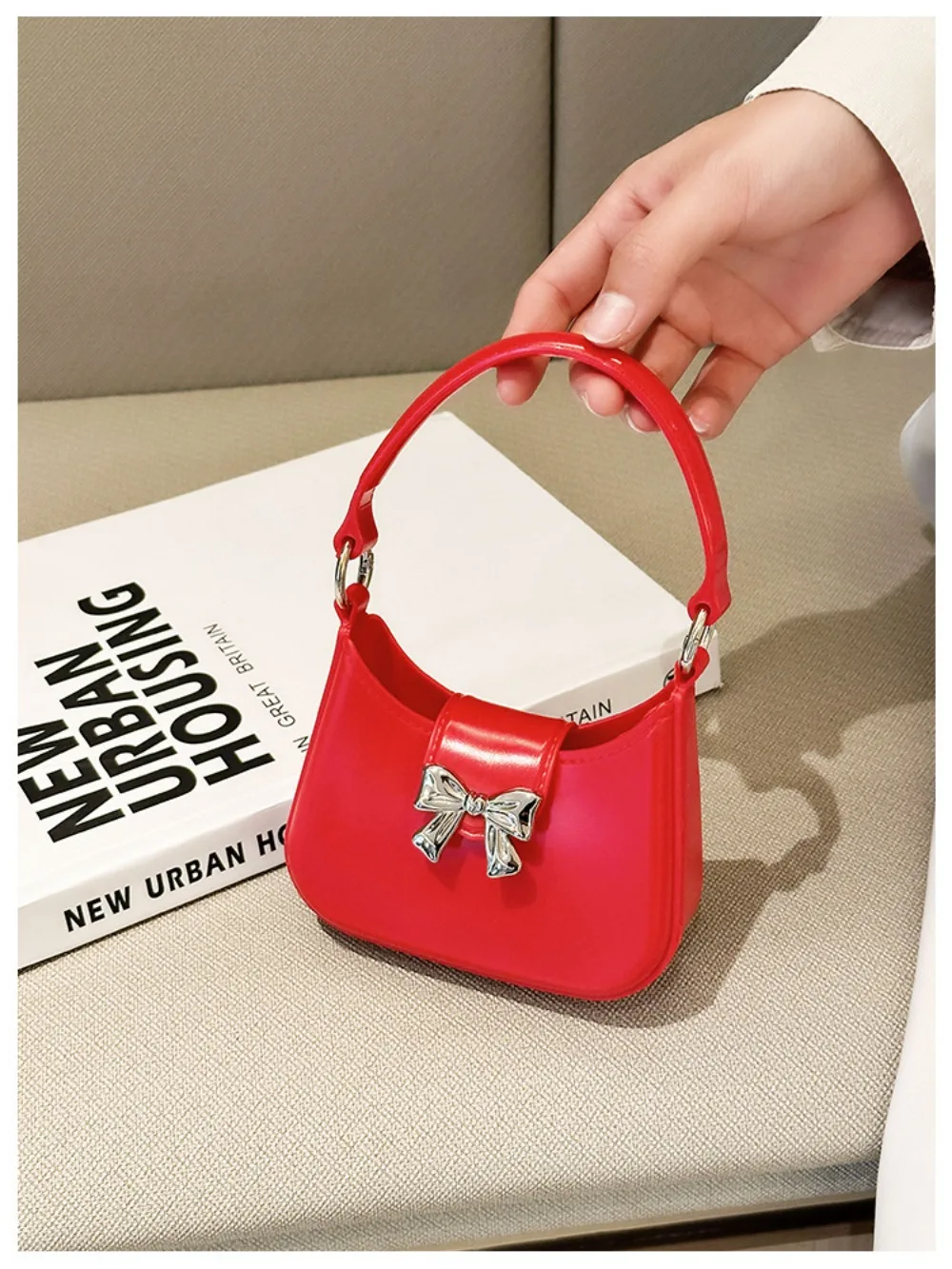 Vielseitige Mini-Hand-Zipfeltasche mit Schleife, Dekoration, Bonbonfarben, Umhängetasche, neue modische Handtasche mit Kette, Damen- und Mädchen-Mondtasche – Detail 9