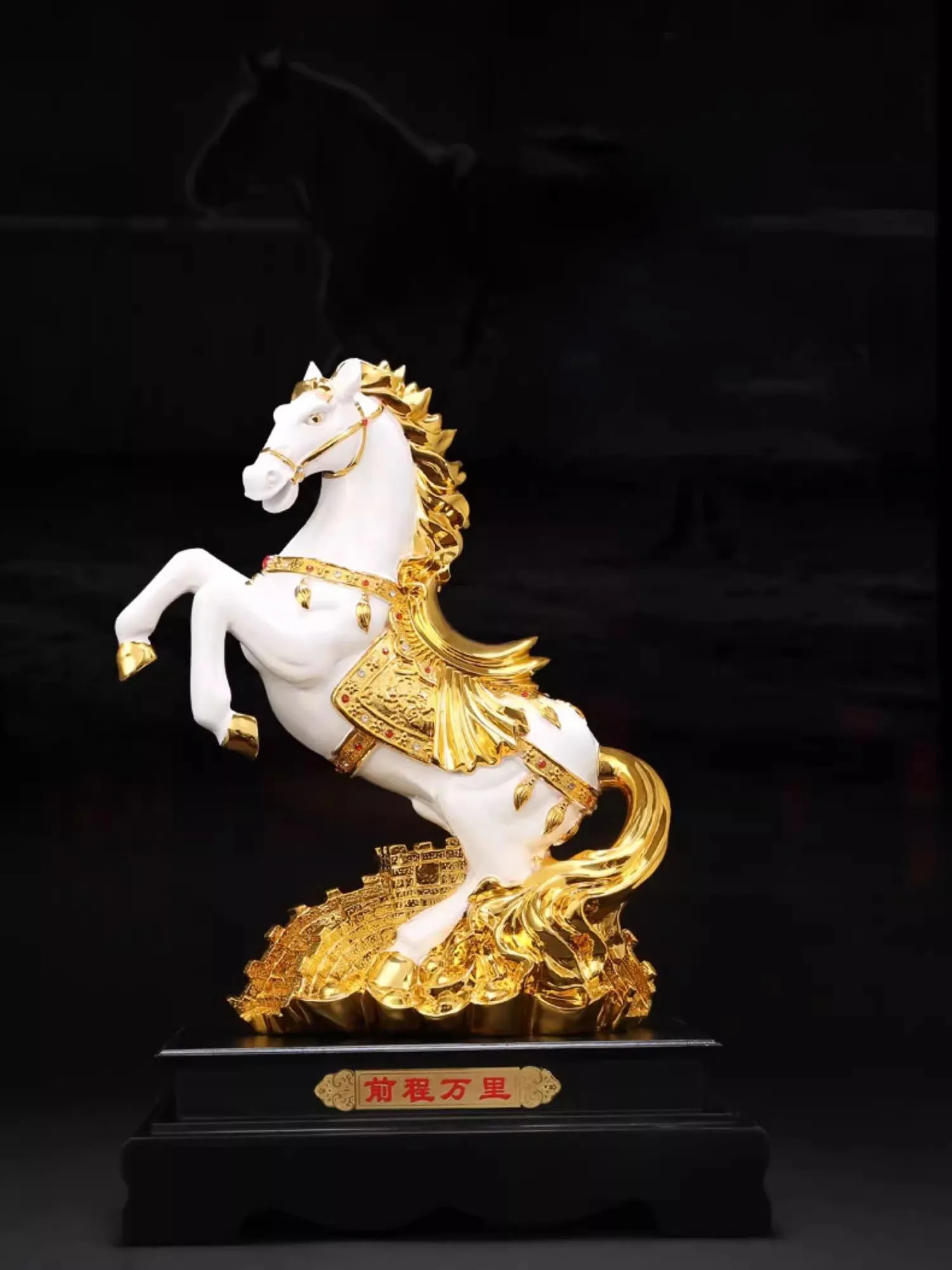 Resin Horse Ornaments for Home Decoration, New Home Furnishing, Christmas and Birthday Present, Lucky objects Figurines, Room De