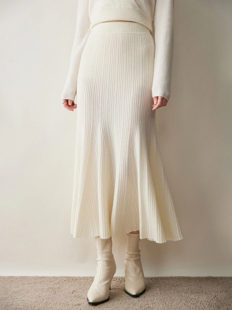Cashmere skirt office style