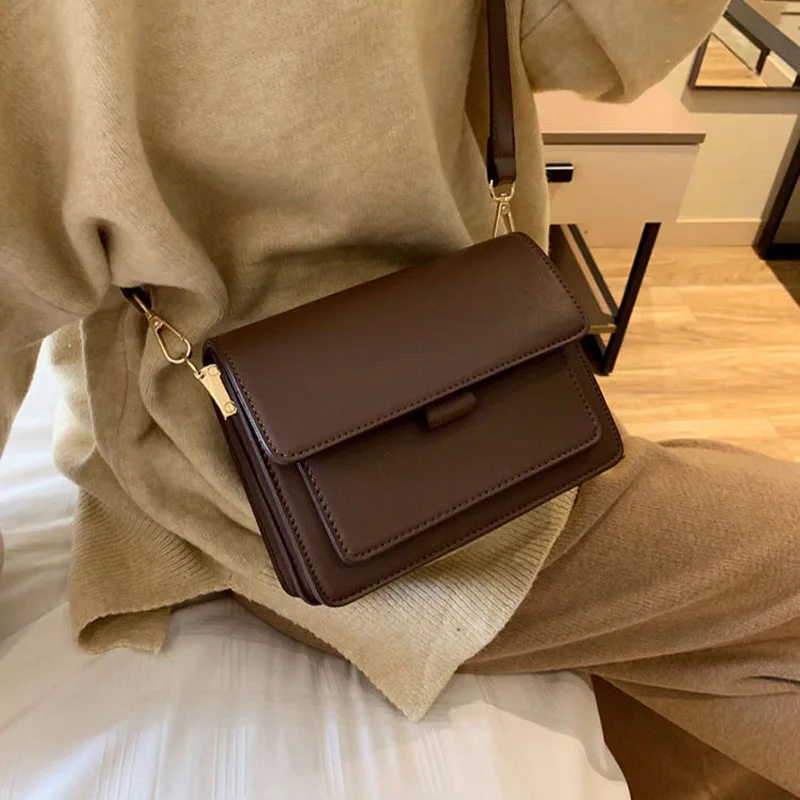 

Новинка 2024, корейская модная универсальная простая маленькая сумка, женская маленькая квадратная сумка через плечо в гонконгском ретро-стиле