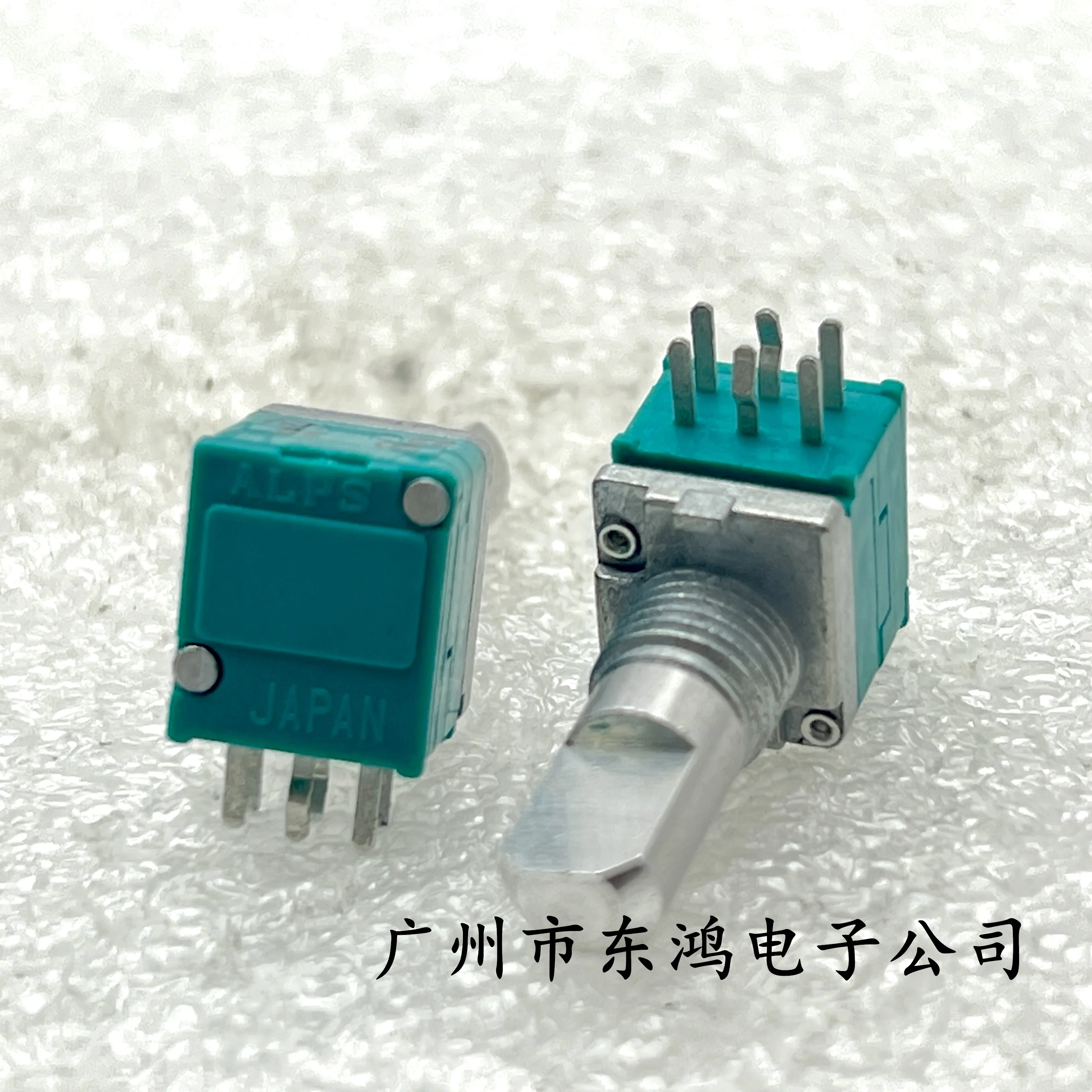 Japanese ALPS fever level audio mini RK09 precision rotating carbon film potentiometer dual B50K D-axis 1 pcs