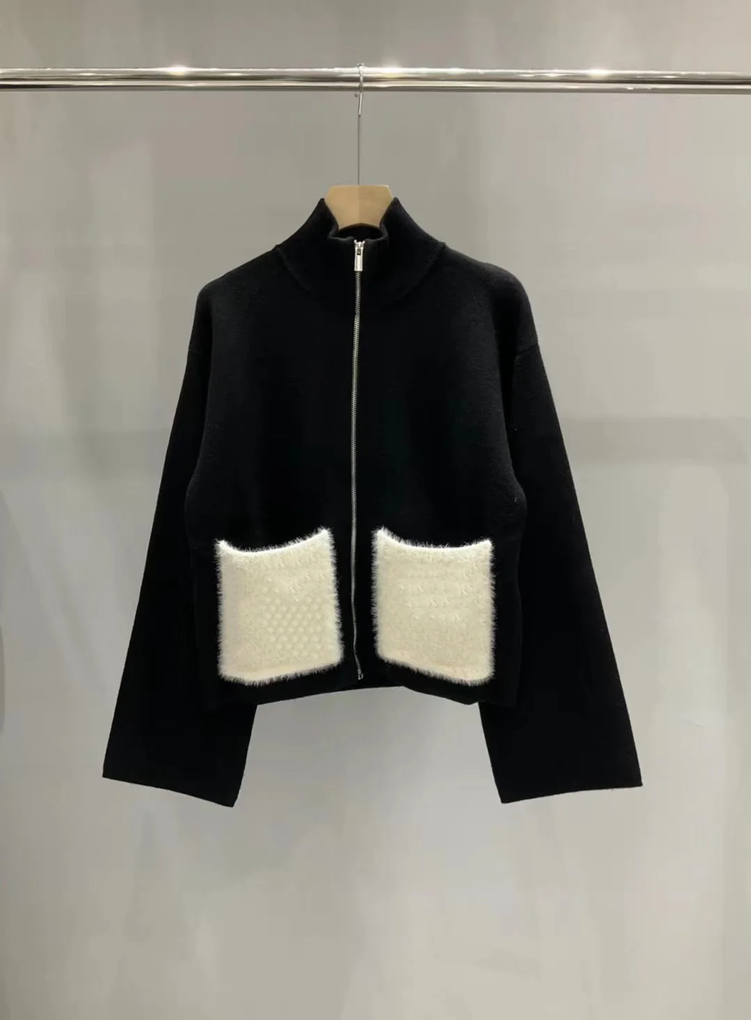 

2023 Autumn and winter new, classic version of fur pocket coat, small stand collar cardigan, simple and fashionable,