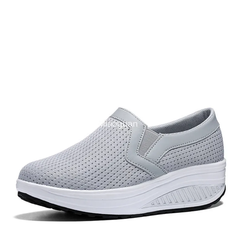 

Женские кроссовки на танкетке, черные дышащие кроссовки из сетчатого материала, на платформе, с вулканизированной подошвой, обувь для бега на весну, 2024